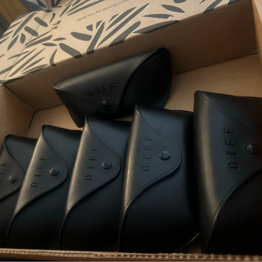 Lot of SIX Diff Eyewear Black Travel Cases for Sunglass - Cases only - Picture 2 of 3